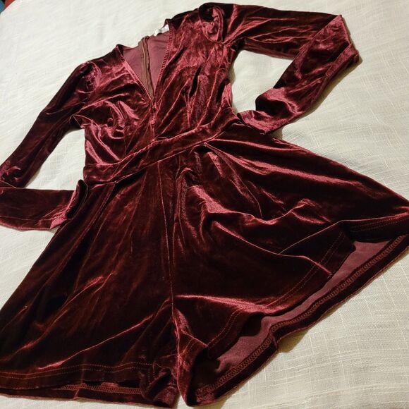 Womens Romper Shorts Size M Purple Burgundy Velvet Whimsigoth Plunge Stretch - Picture 3 of 10